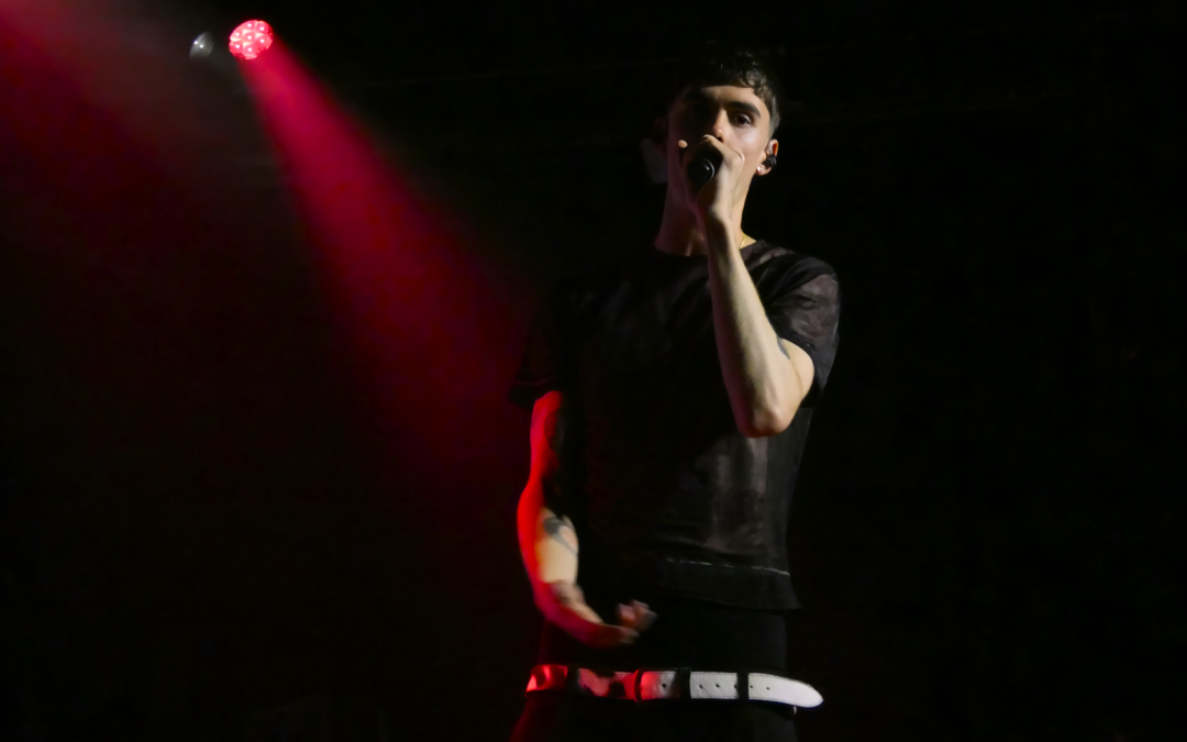 Intensidad, introspección y emoción en el concierto de L’Haine en Barcelona