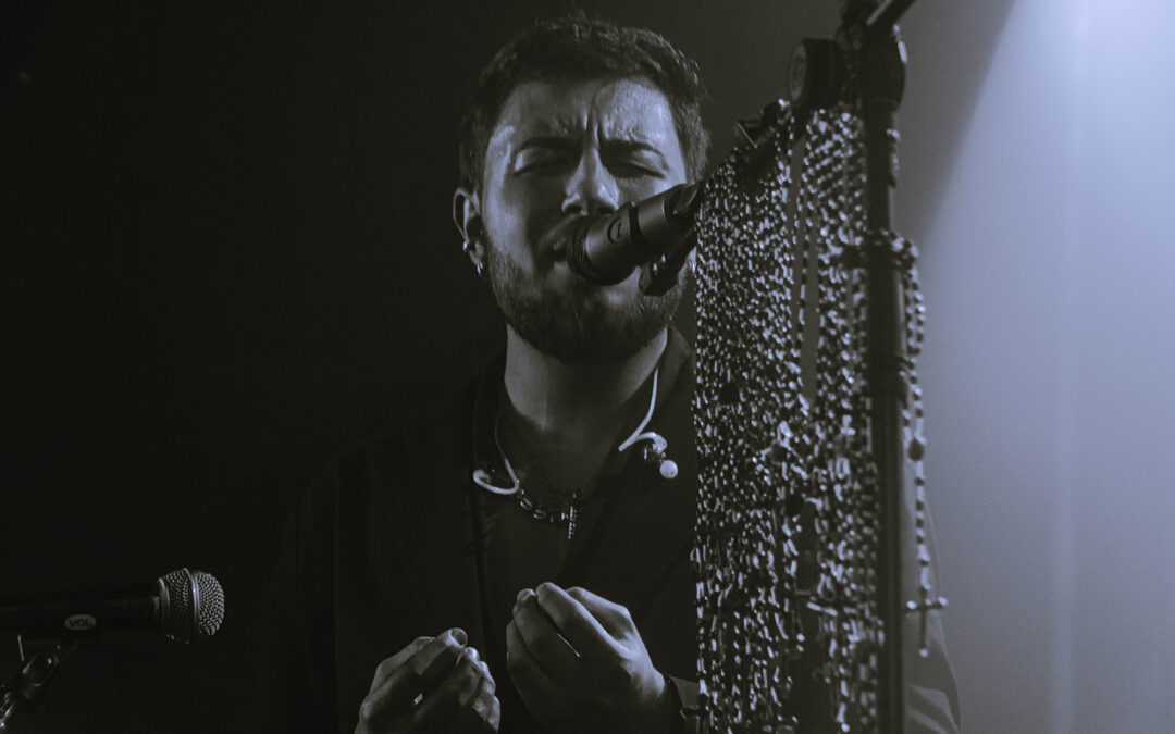 CURRO ofreció risas, brindis y confesiones en el Llorón MiniTour en Barcelona