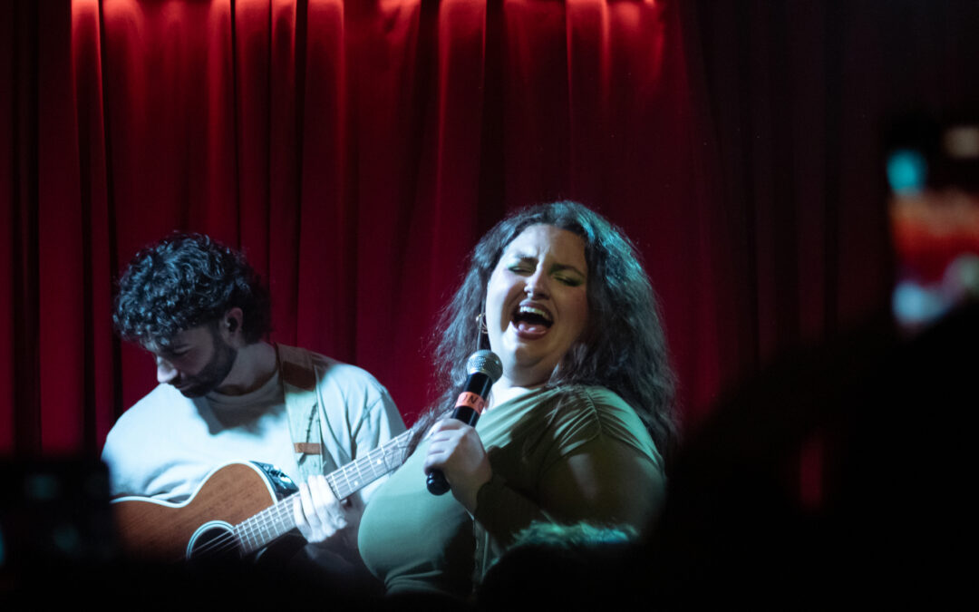 Vozarrón, complicidad y arte: así comenzó la gira de Bea Fernández
